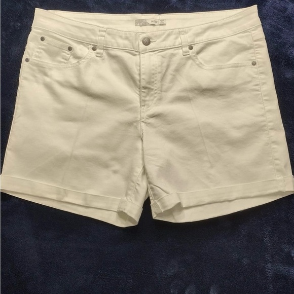 Prana Women's Cream Shorts size 14 pre owned Exellent condition. - Picture 1 of 5